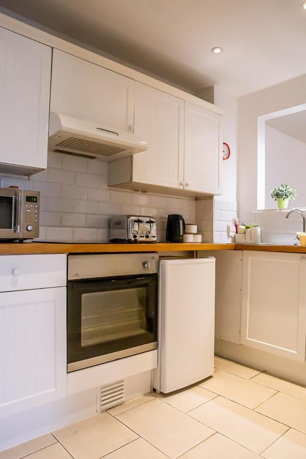 Stylish Modern Mews House In Central St Leonards Хейстингс Екстериор снимка